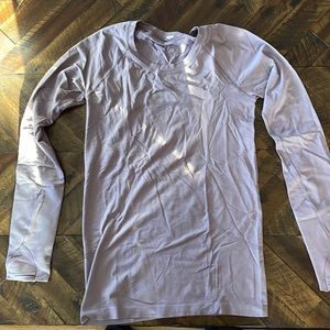 Like new lulu shirt w/thumb holes!!